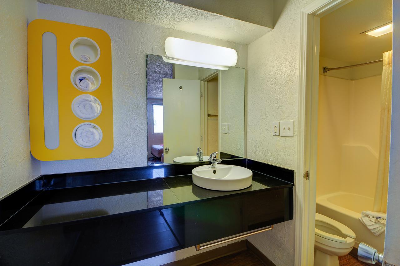 Motel 6-Oklahoma City, Ok - Frontier City Room photo