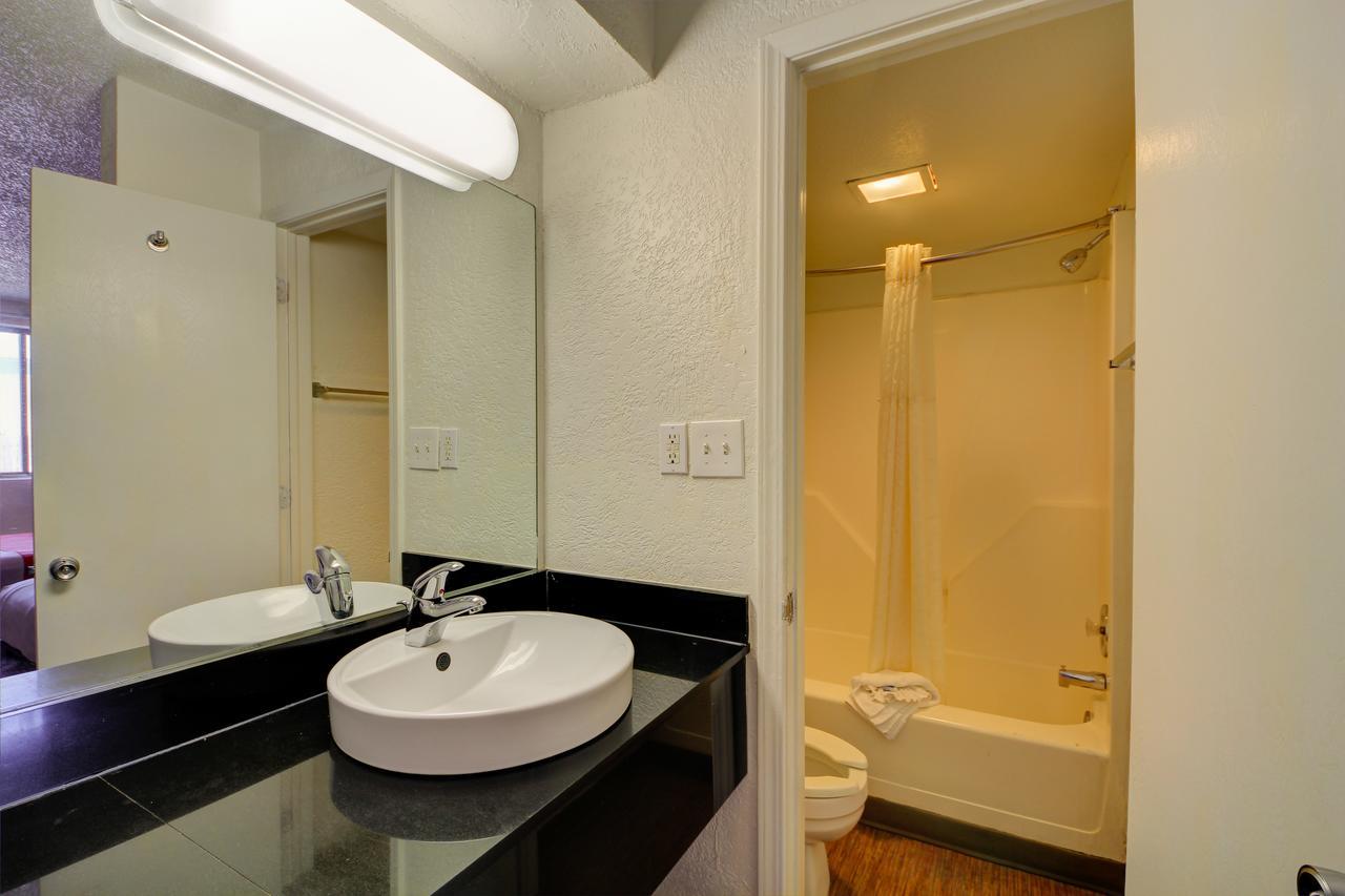 Motel 6-Oklahoma City, Ok - Frontier City Room photo